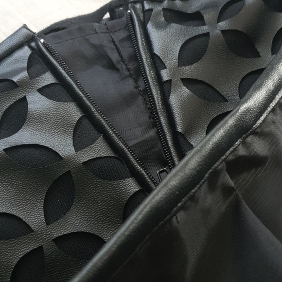 ‼Vince Camuto Leather Mini Skirt‼ - Picture 6 of 6